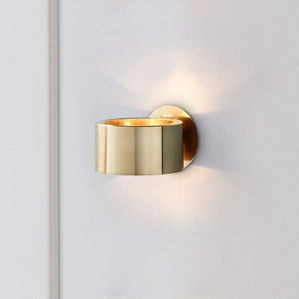 Mid Century One Light Wall Sconce in Brushed Brass Finish